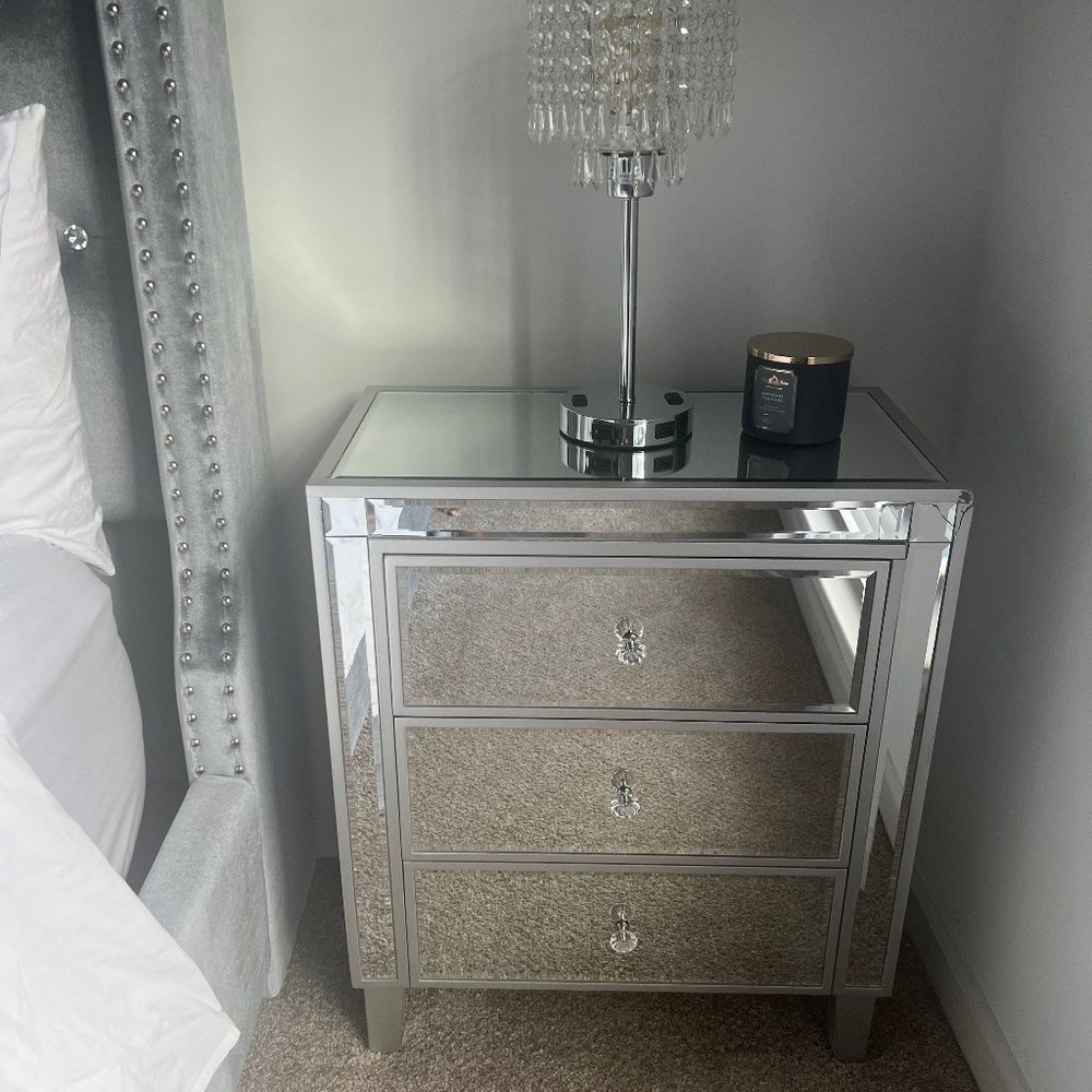 Silver/Mirrored End Table